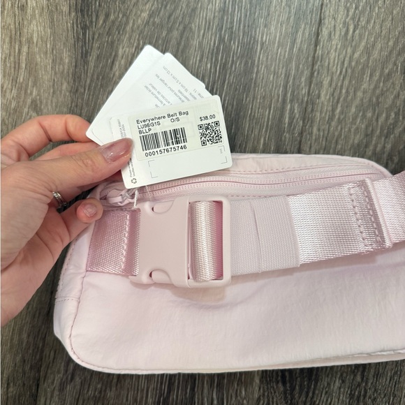 NWT Lululemon Everywhere Belt Bag in Blissful Pink 2L - Picture 2 of 7